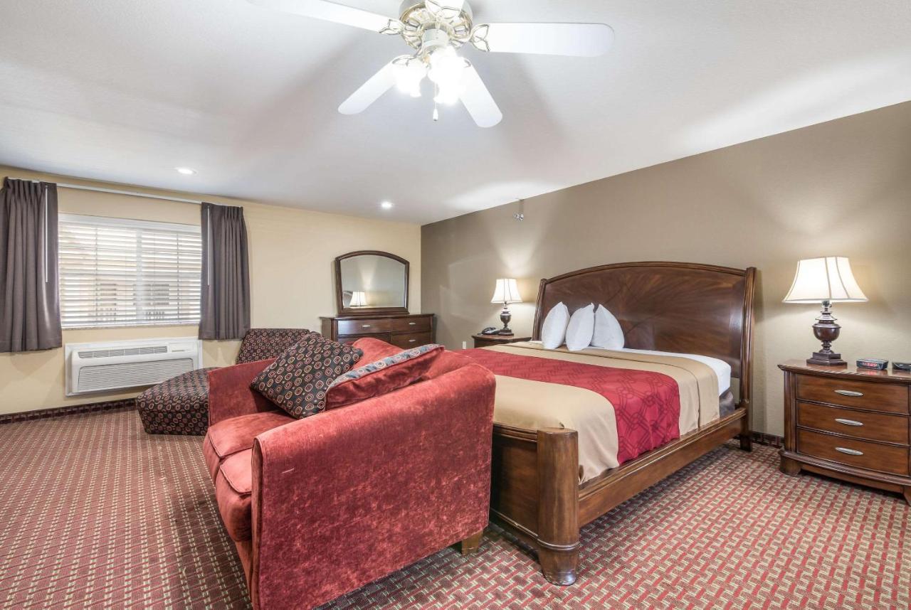 Econo Lodge Inn & Suites Bryant Exteriör bild