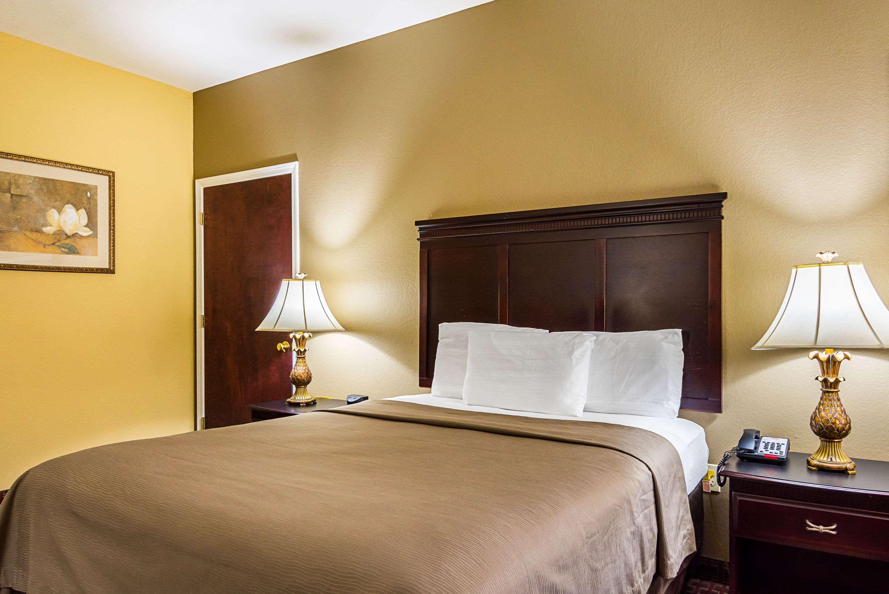 Econo Lodge Inn & Suites Bryant Exteriör bild