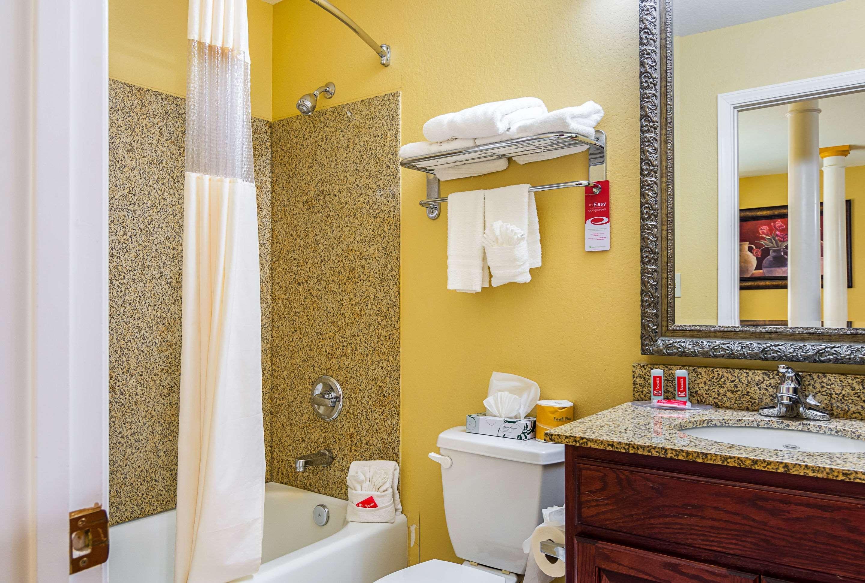Econo Lodge Inn & Suites Bryant Exteriör bild