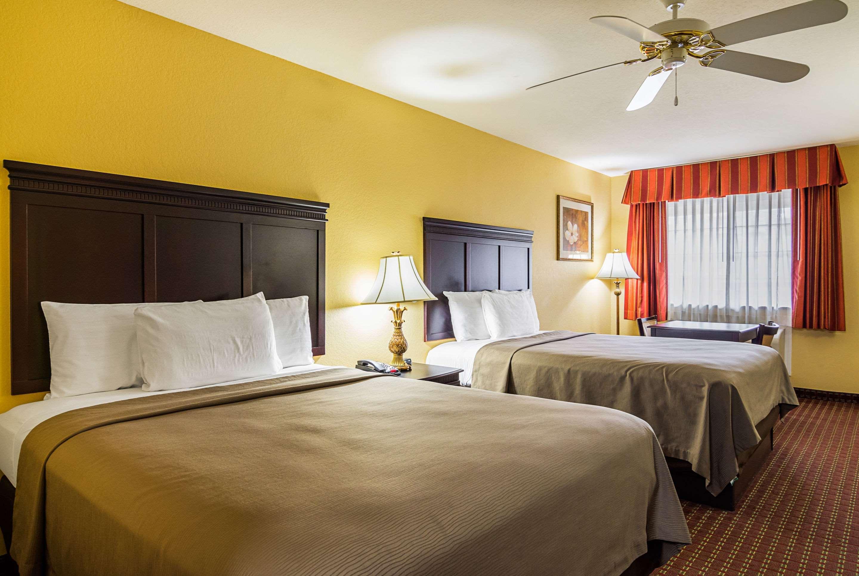 Econo Lodge Inn & Suites Bryant Exteriör bild
