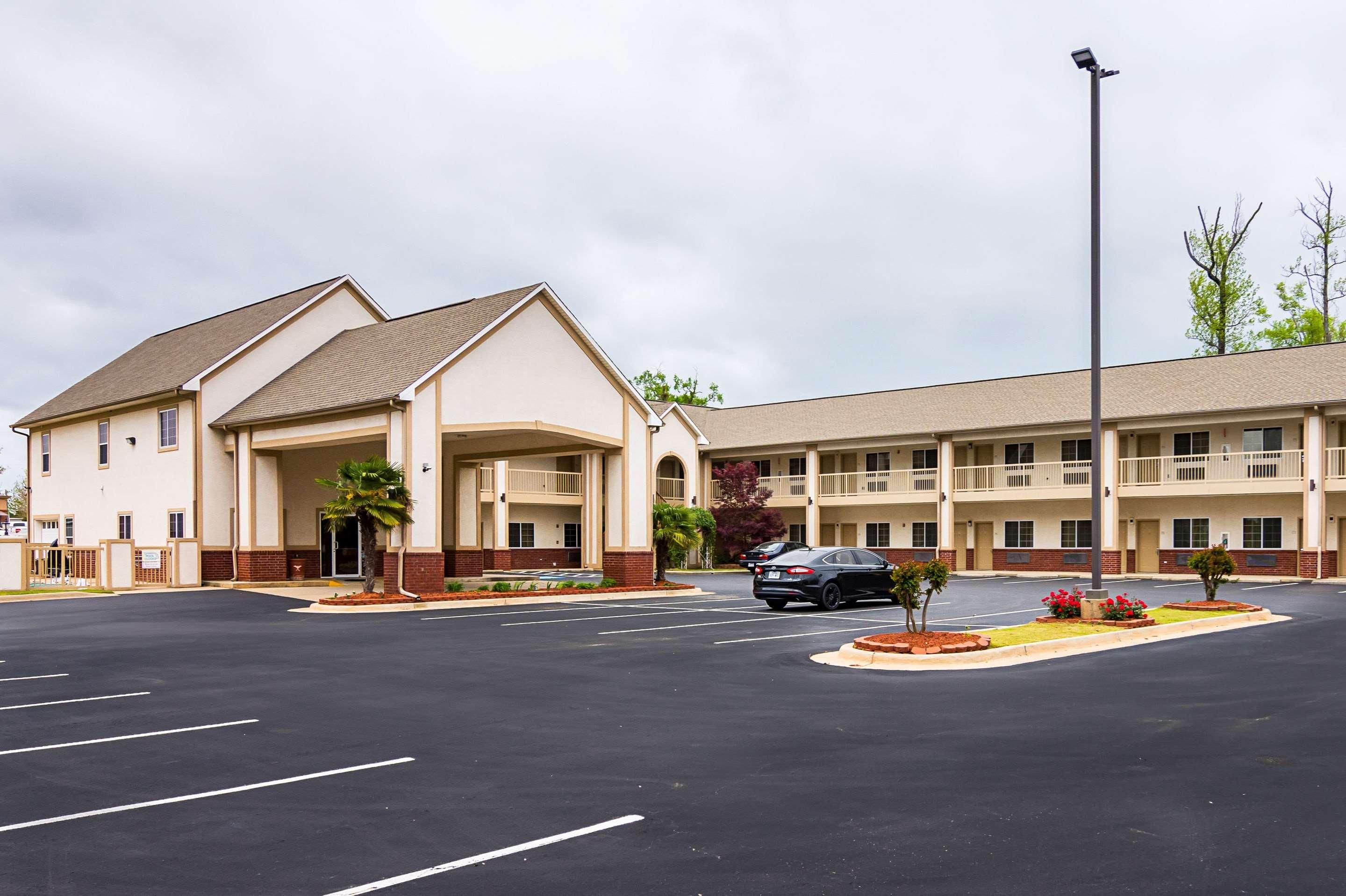 Econo Lodge Inn & Suites Bryant Exteriör bild