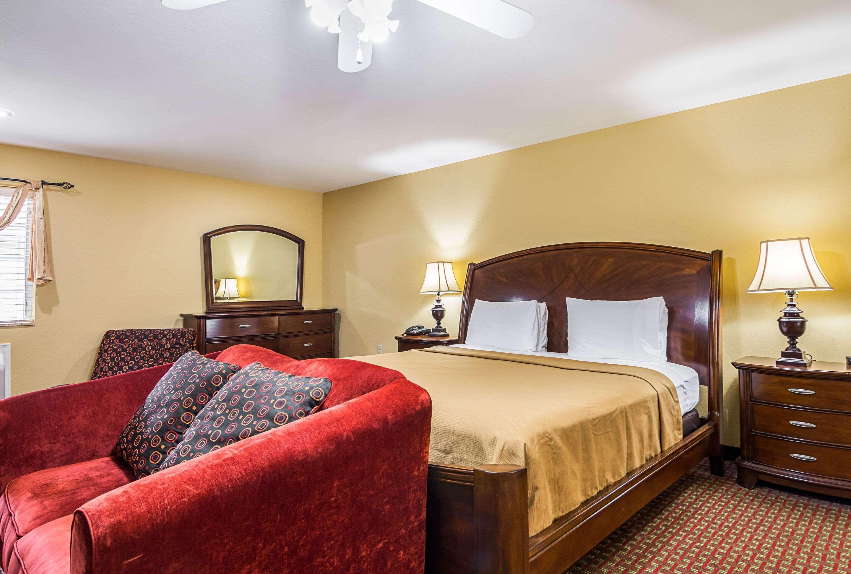 Econo Lodge Inn & Suites Bryant Exteriör bild