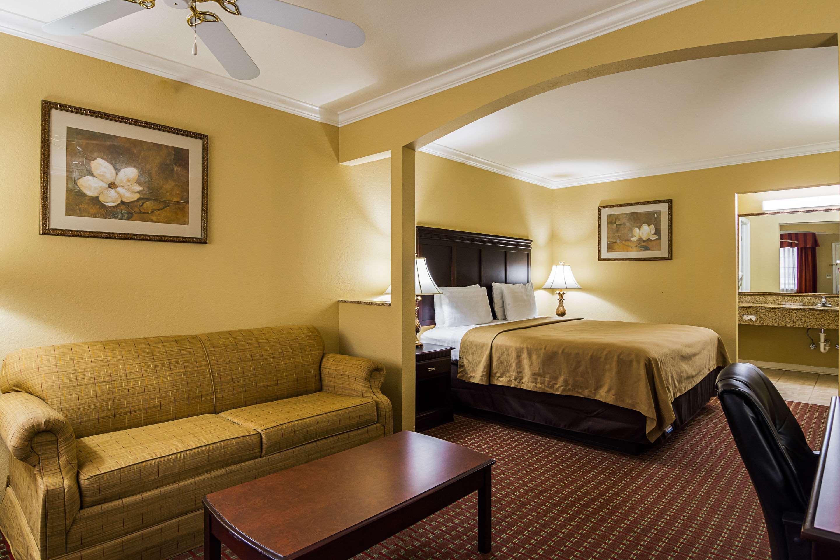Econo Lodge Inn & Suites Bryant Exteriör bild